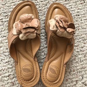 EUC Nurture Sandals Size 6